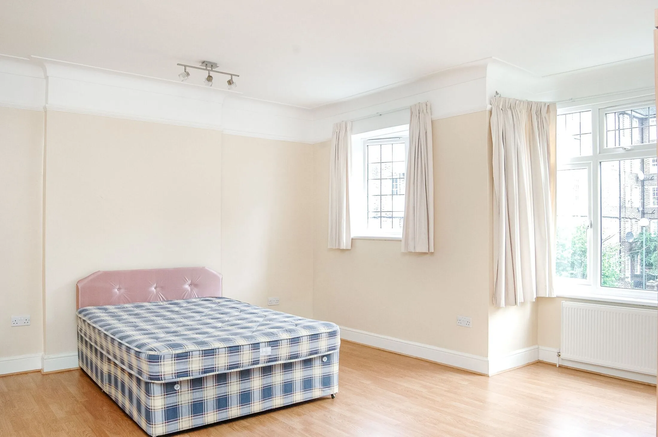 Flat Widdenham Road in Greater London