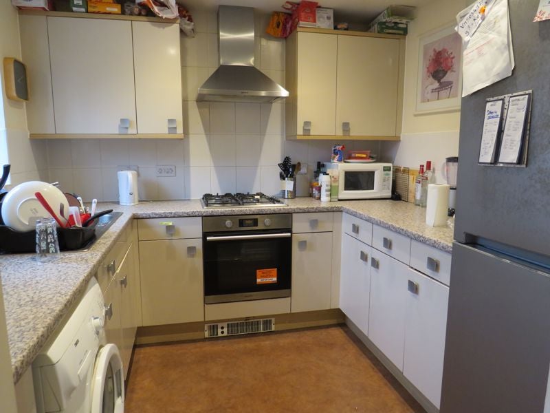 Flat Baxendale Road in Chichester
