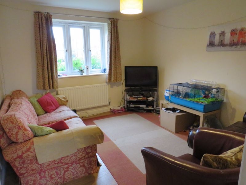 Flat Baxendale Road in Chichester