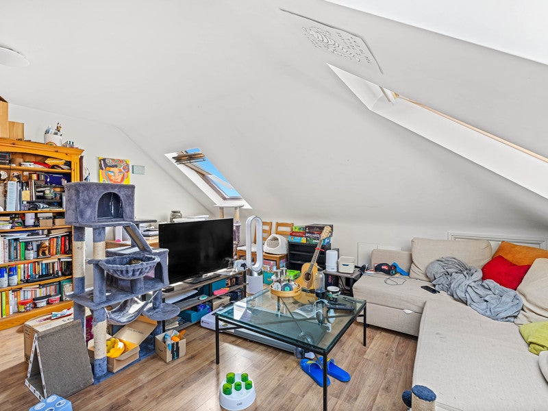 Flat Beulah Hill in Greater London