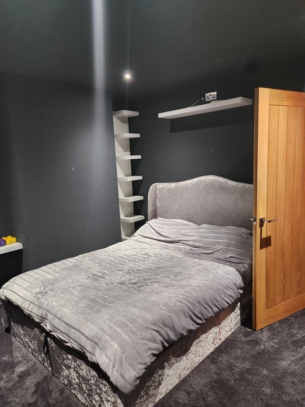 Room Sherbrook Road in Nottingham