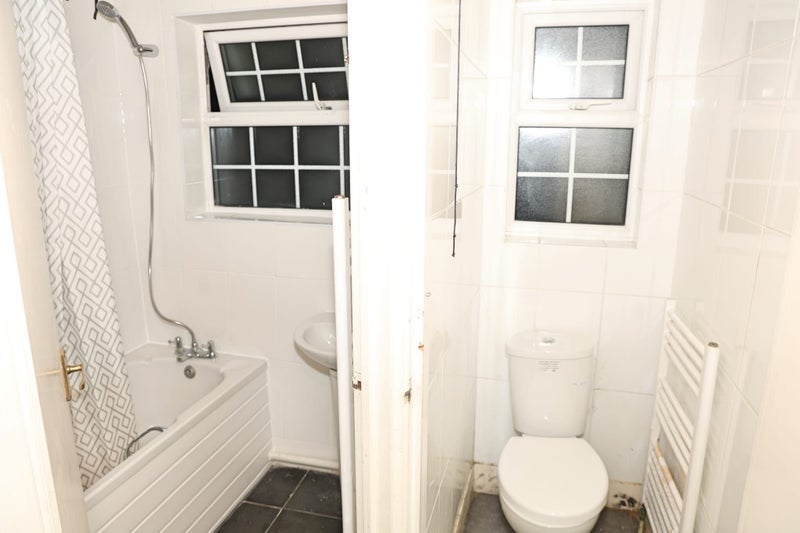 Room Sandfield Gardens in Greater London