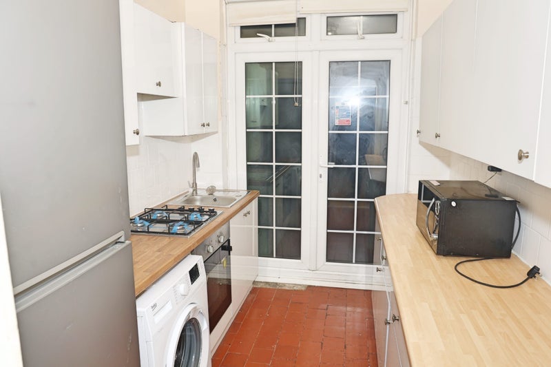 Room Sandfield Gardens in Greater London