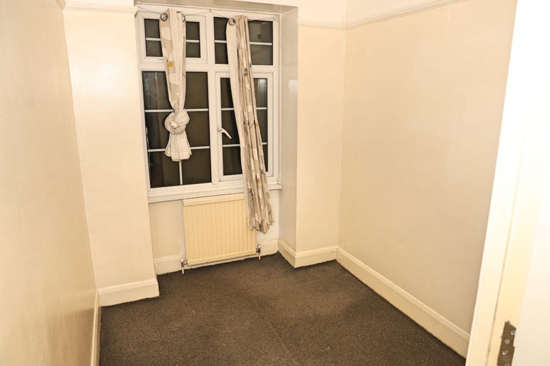 Room Sandfield Gardens in Greater London