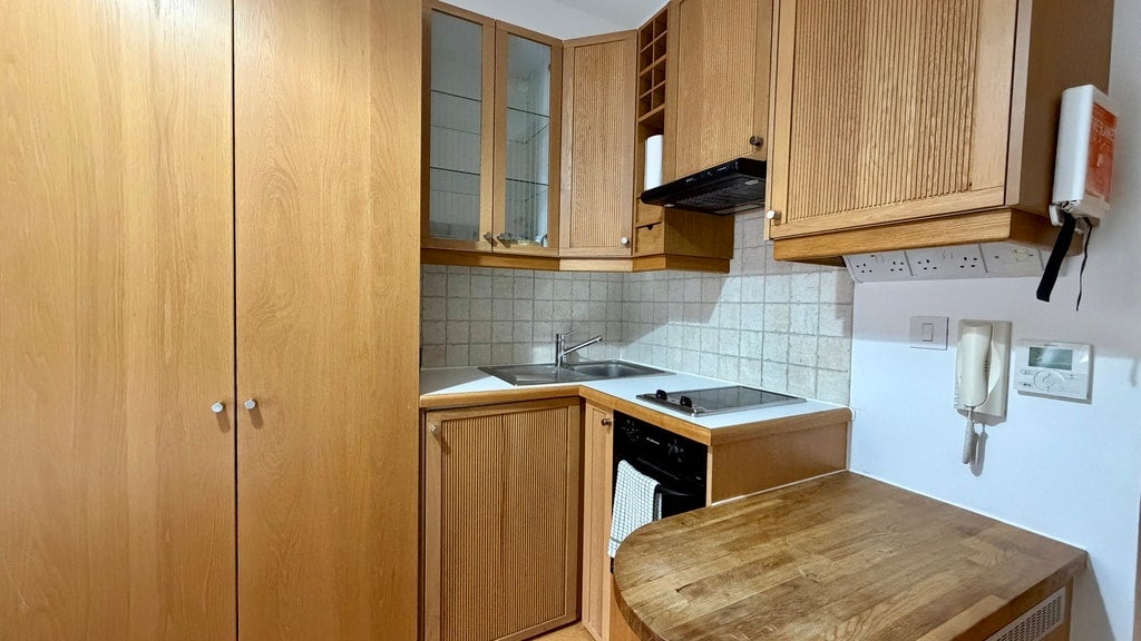 Flat Cartwright Gardens in Greater London