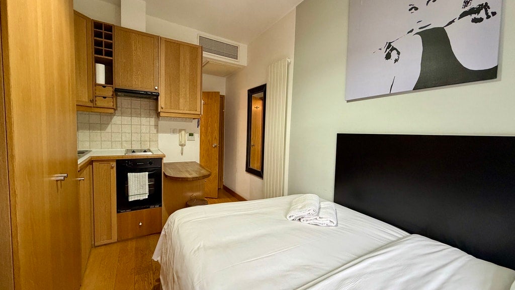 Flat Cartwright Gardens in Greater London