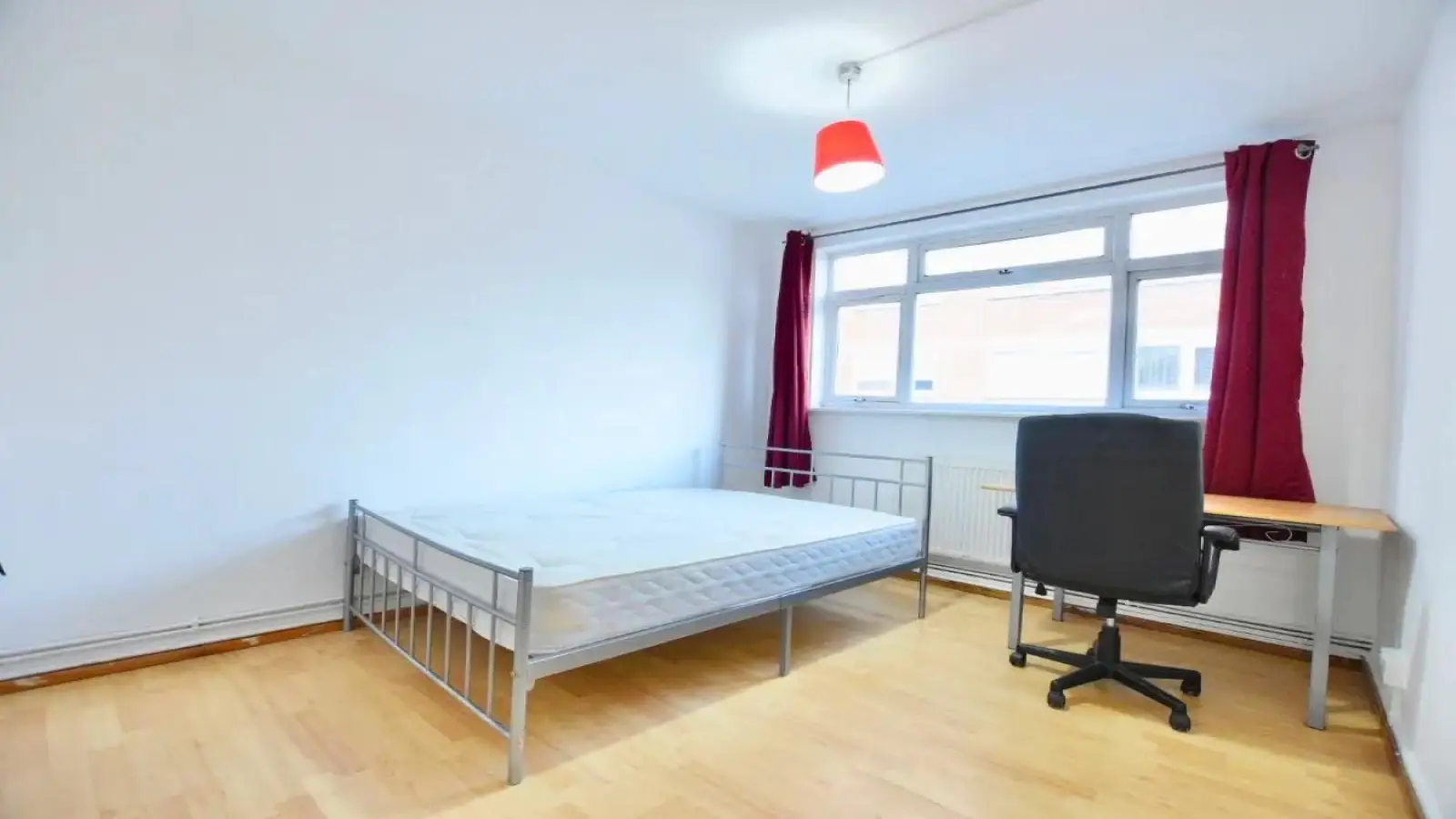Room East Road in Greater London