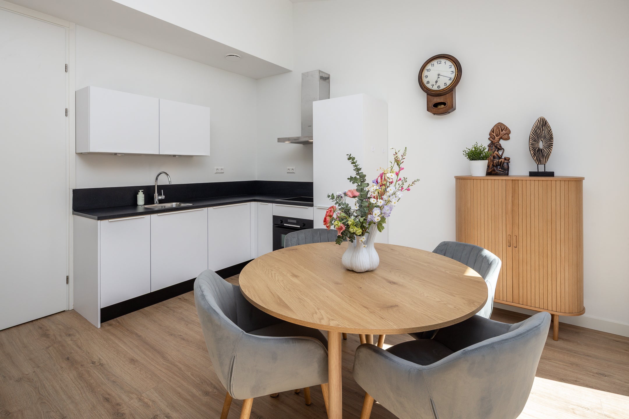 Tussenwoning te koop: Odulphushof 7, Lutjebroek