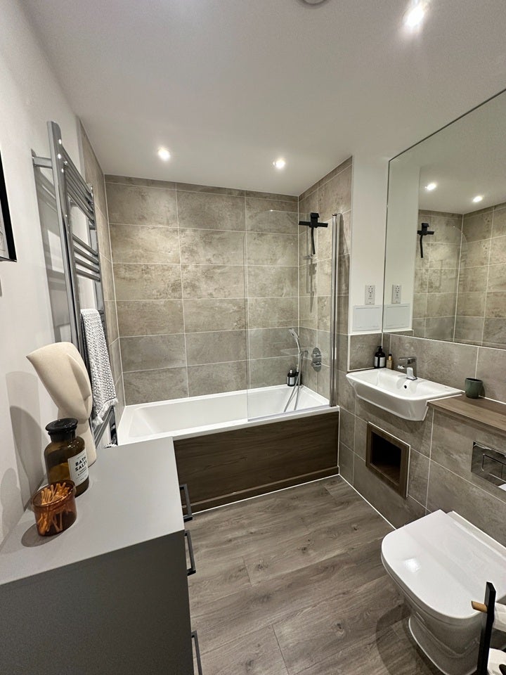 Room Ripple Waters in Gillingham