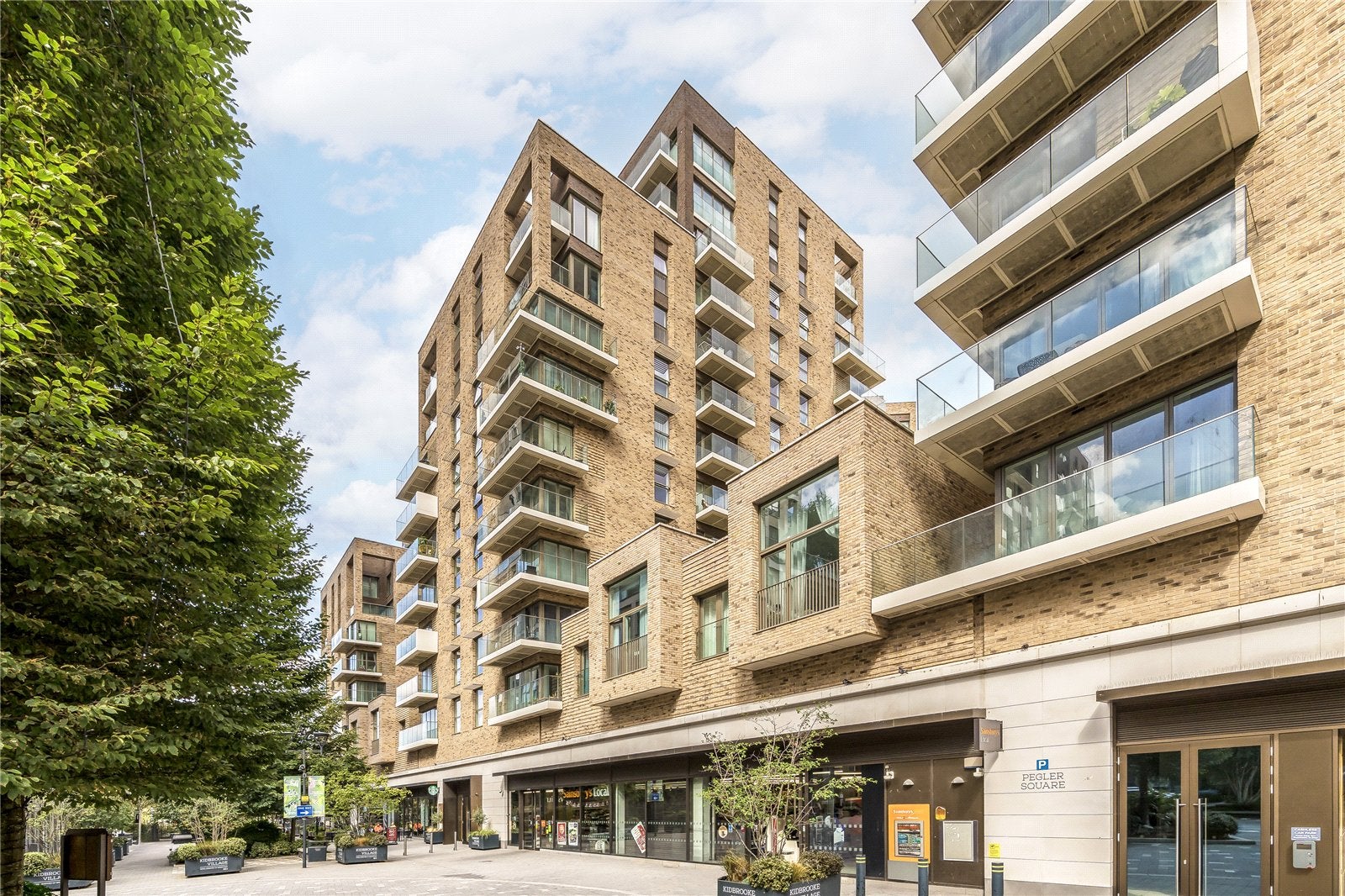 Flat Pegler Square in Greater London