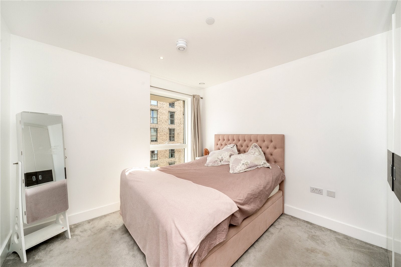 Flat Pegler Square in Greater London