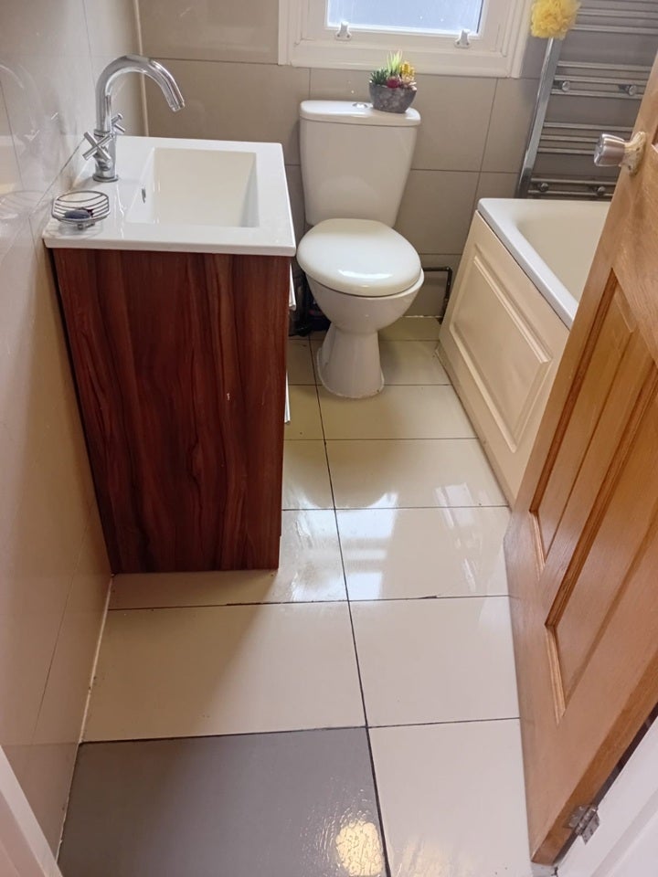 Room Elmfield Road in Greater London