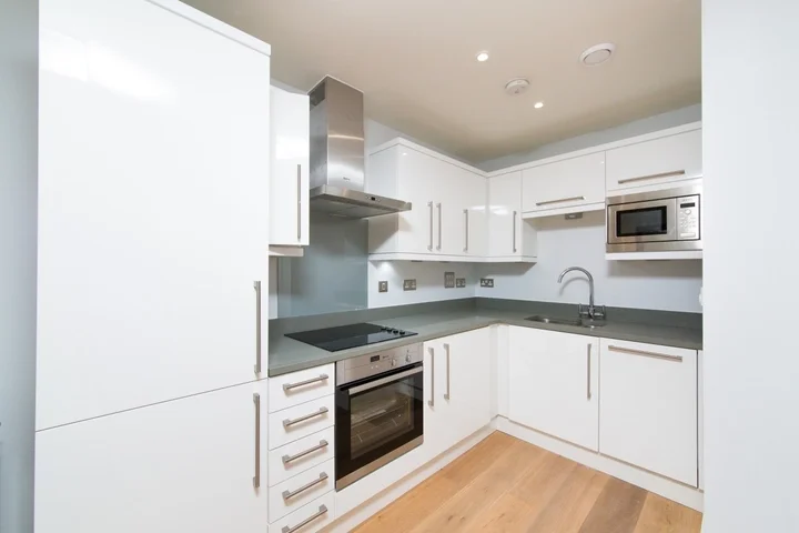 Flat Kilburn Park Road in Greater London