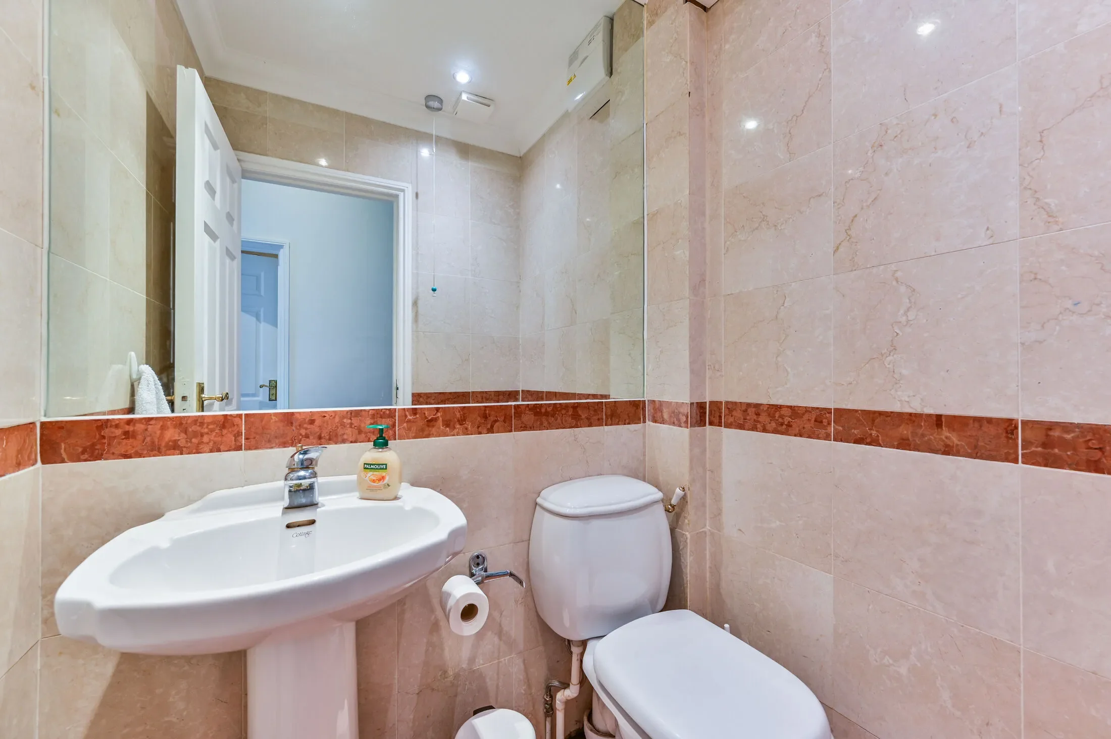 Flat Mildmay Park in Greater London