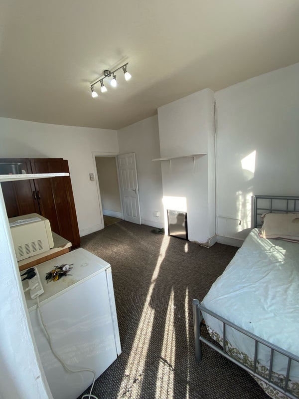 Room Edward Road in Birmingham