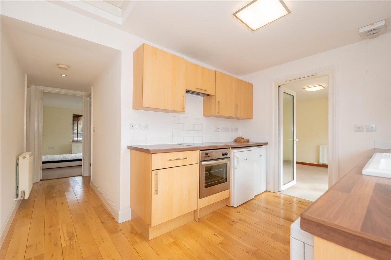 Flat Diamond Ridge in Surrey Heath