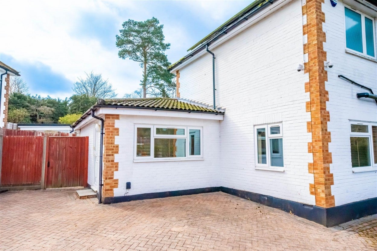Flat Diamond Ridge in Surrey Heath