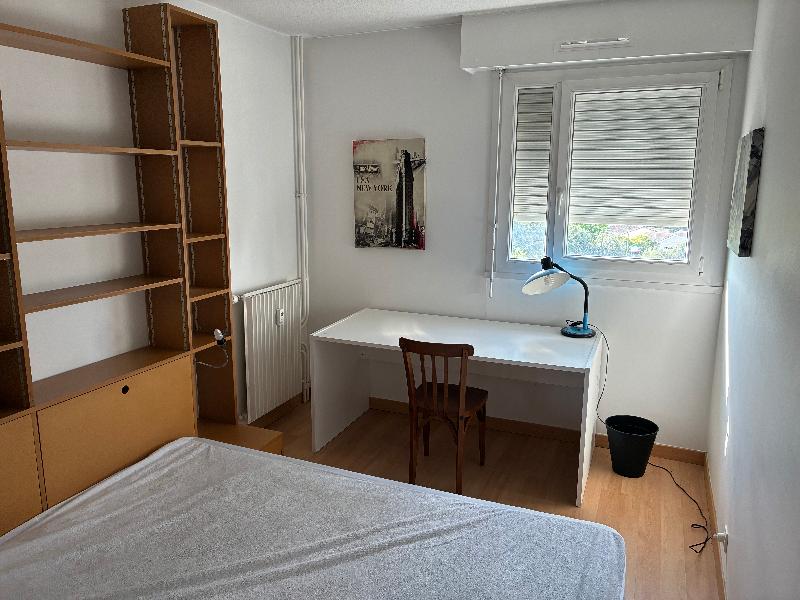 Room Rue des Treilles in Libourne