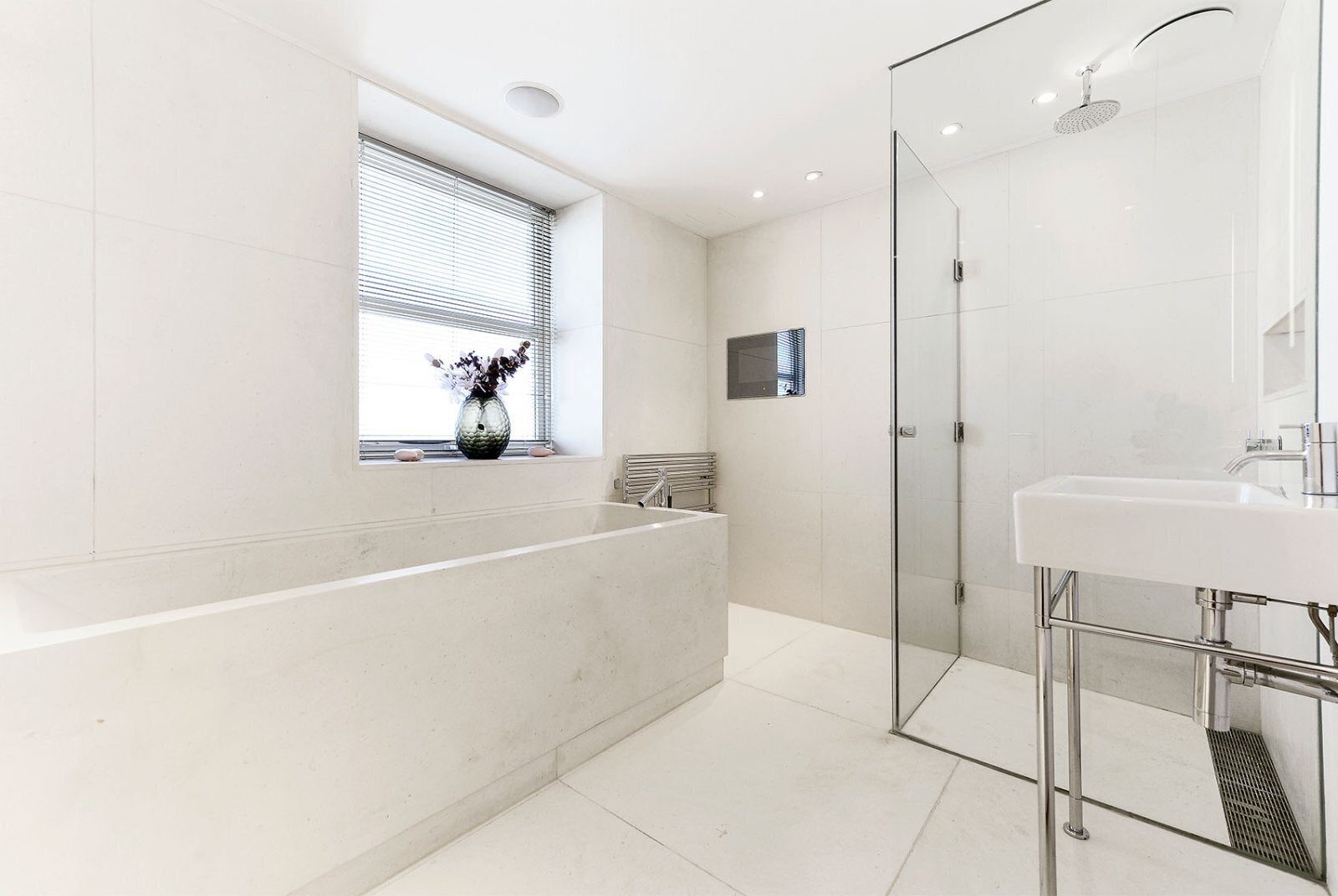Flat Boydell Court in Greater London