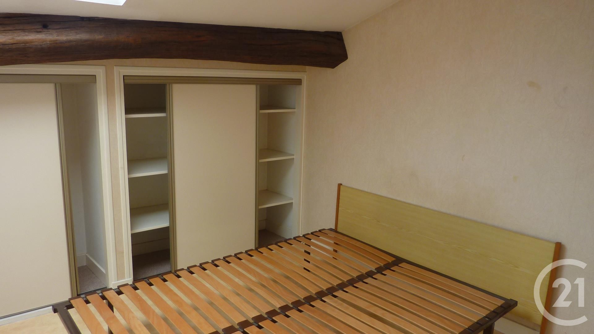 Appartement Place Cail à Chef-Boutonne