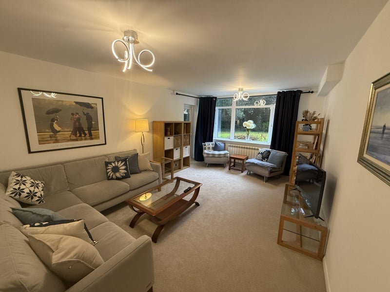 Room The Avenue in Poole