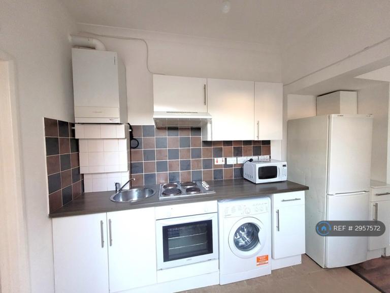 Flat Stanford Road in Greater London