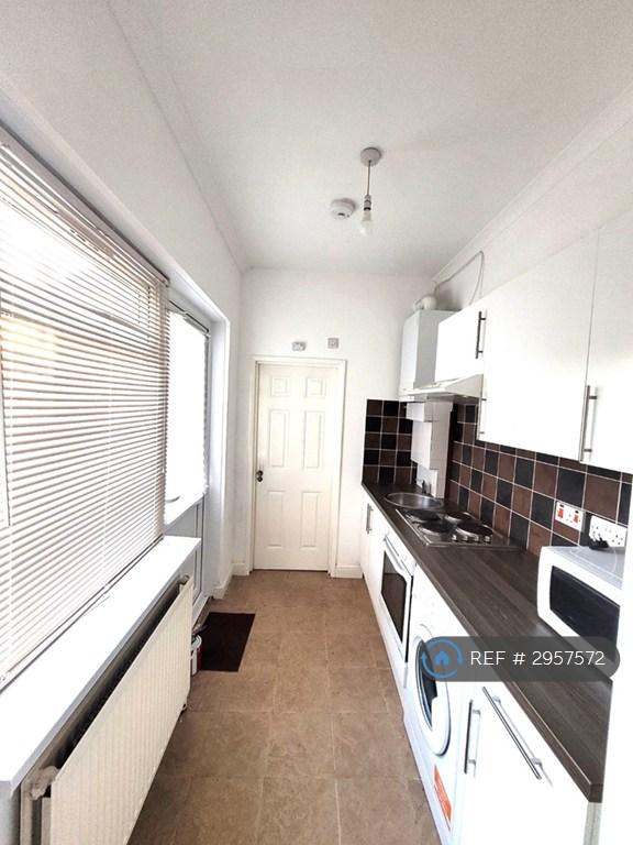 Flat Stanford Road in Greater London
