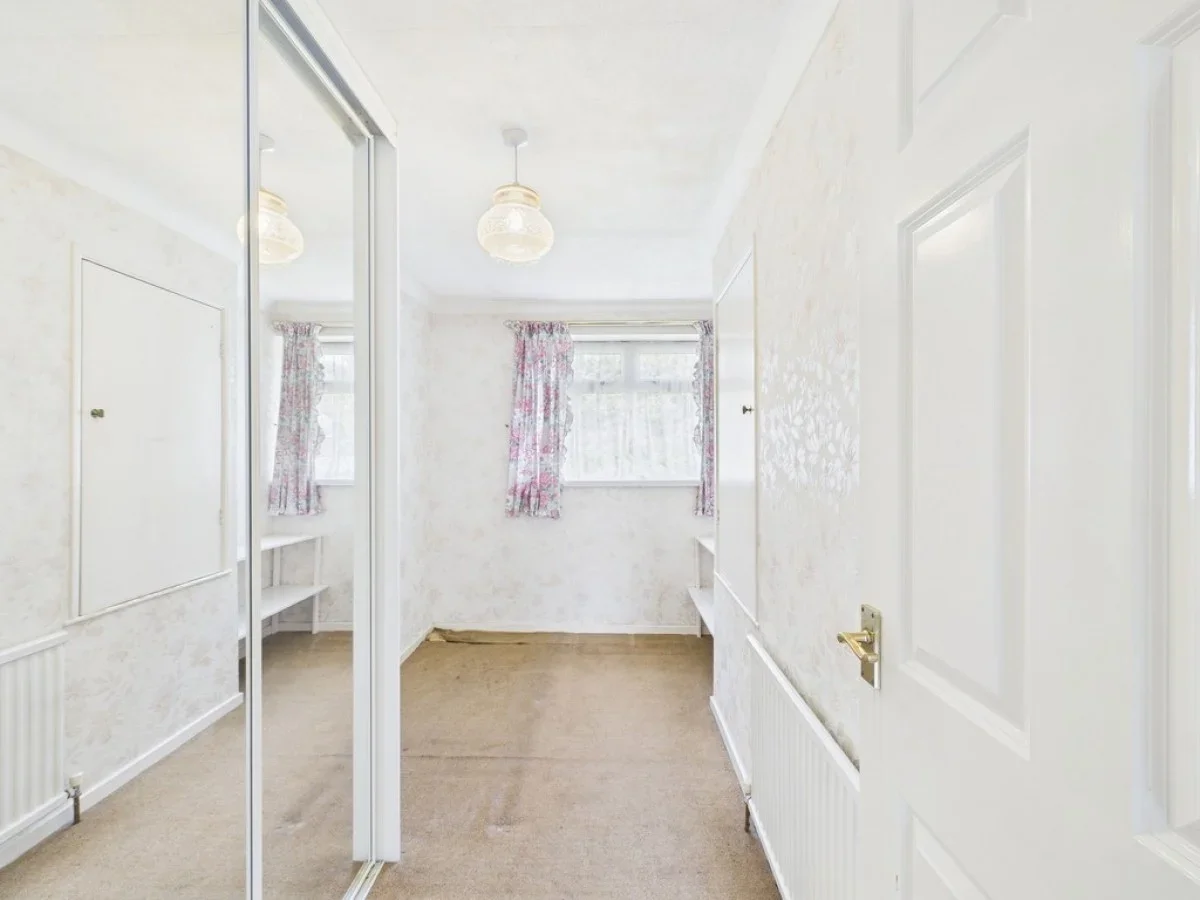 Room Midhurst Close in Crawley