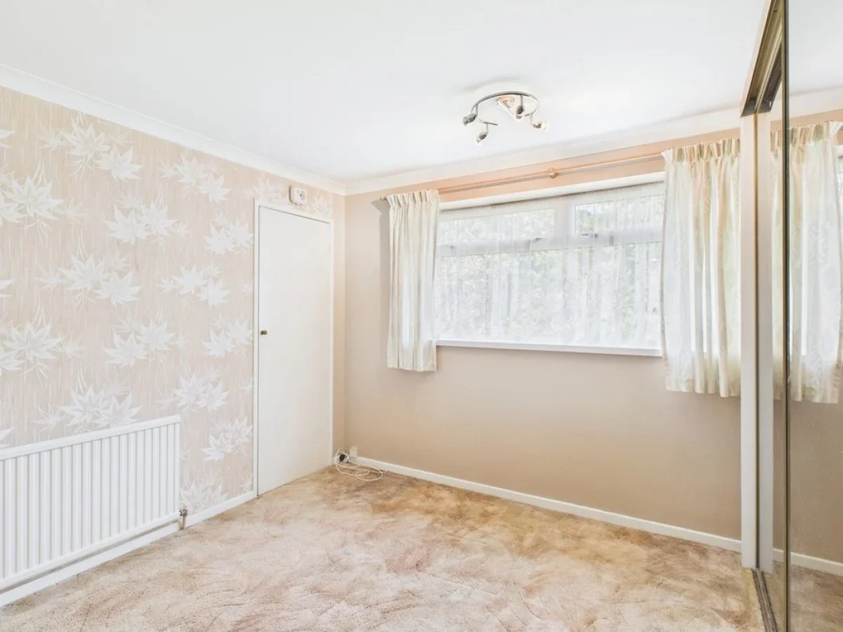 Room Midhurst Close in Crawley