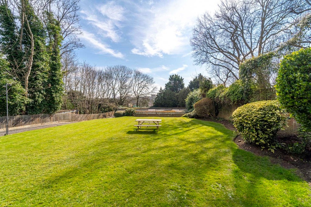 Flat Stanhope Road in Greater London