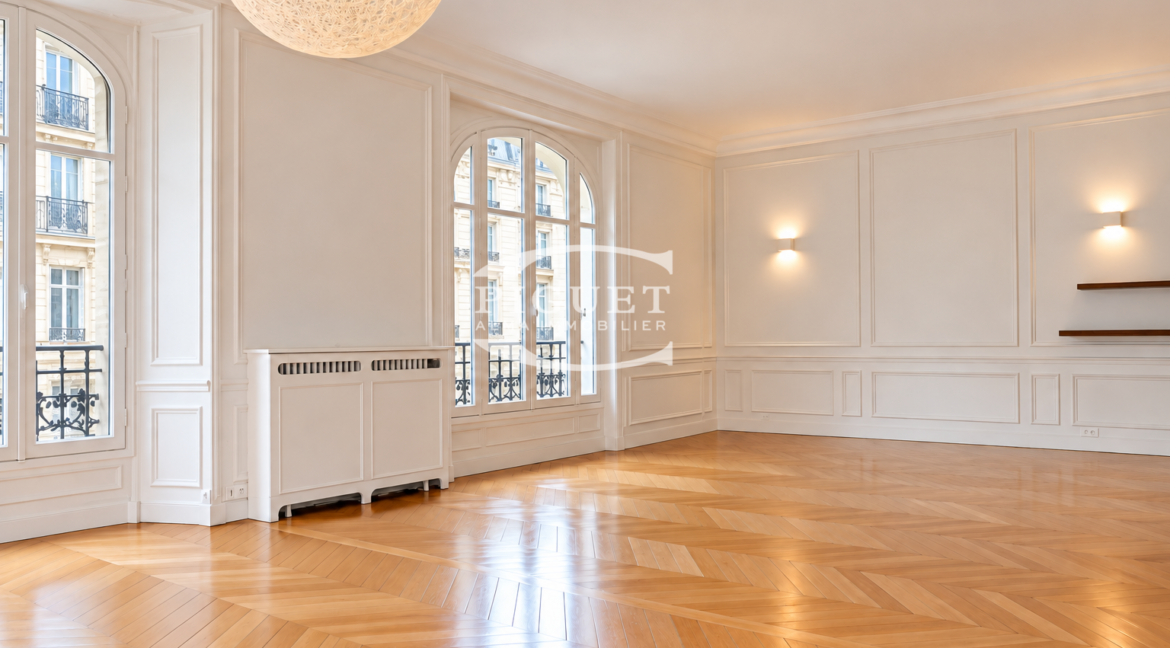 Flat Avenue de Messine in Paris