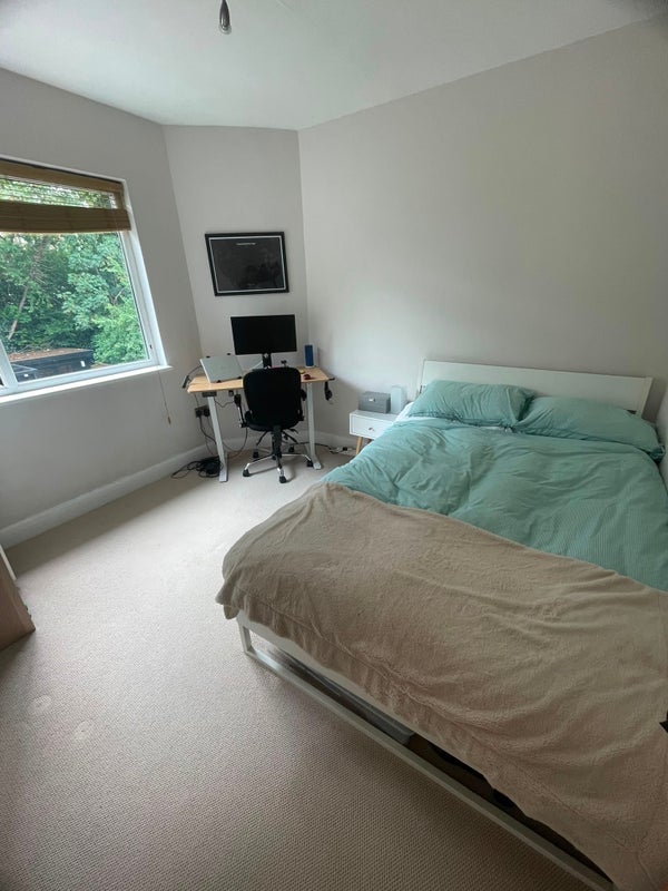 Flat Woodleigh Gardens in Greater London