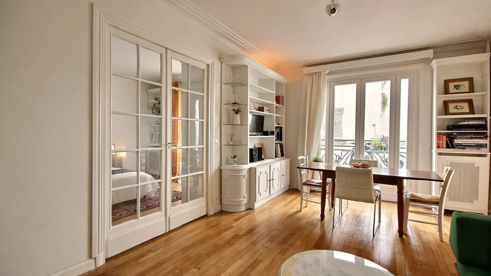 Flat Boulevard Voltaire in Paris