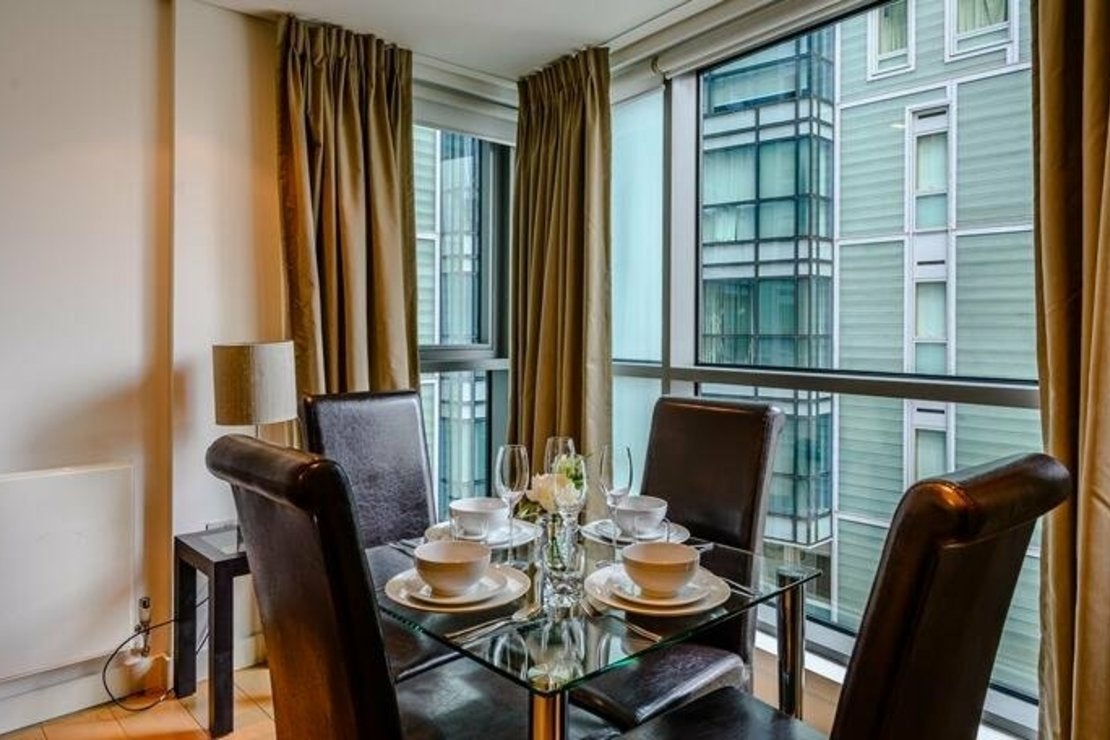 Flat Merchant Square in City of Westminster