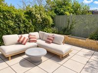 Flat Harvist Road in Greater London