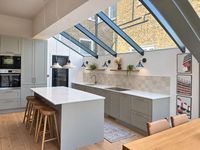Flat Harvist Road in Greater London