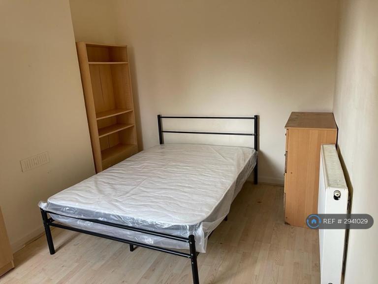 Room Milton Road in Luton