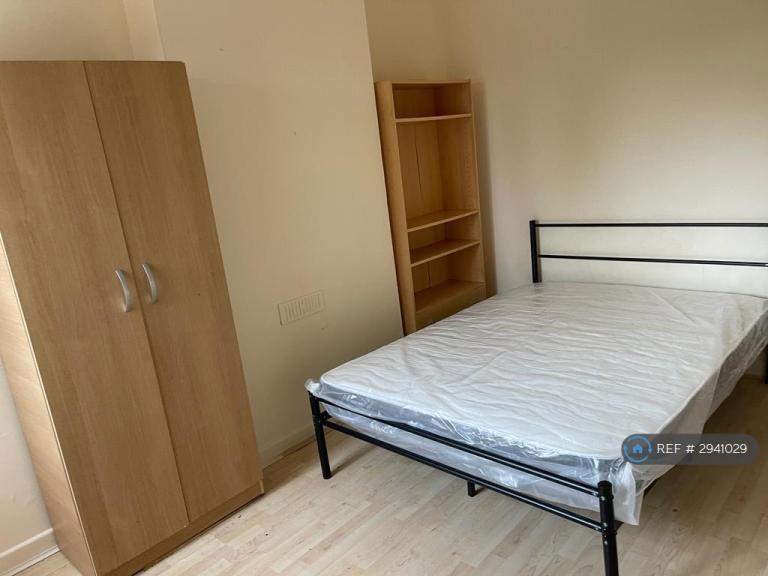 Room Milton Road in Luton