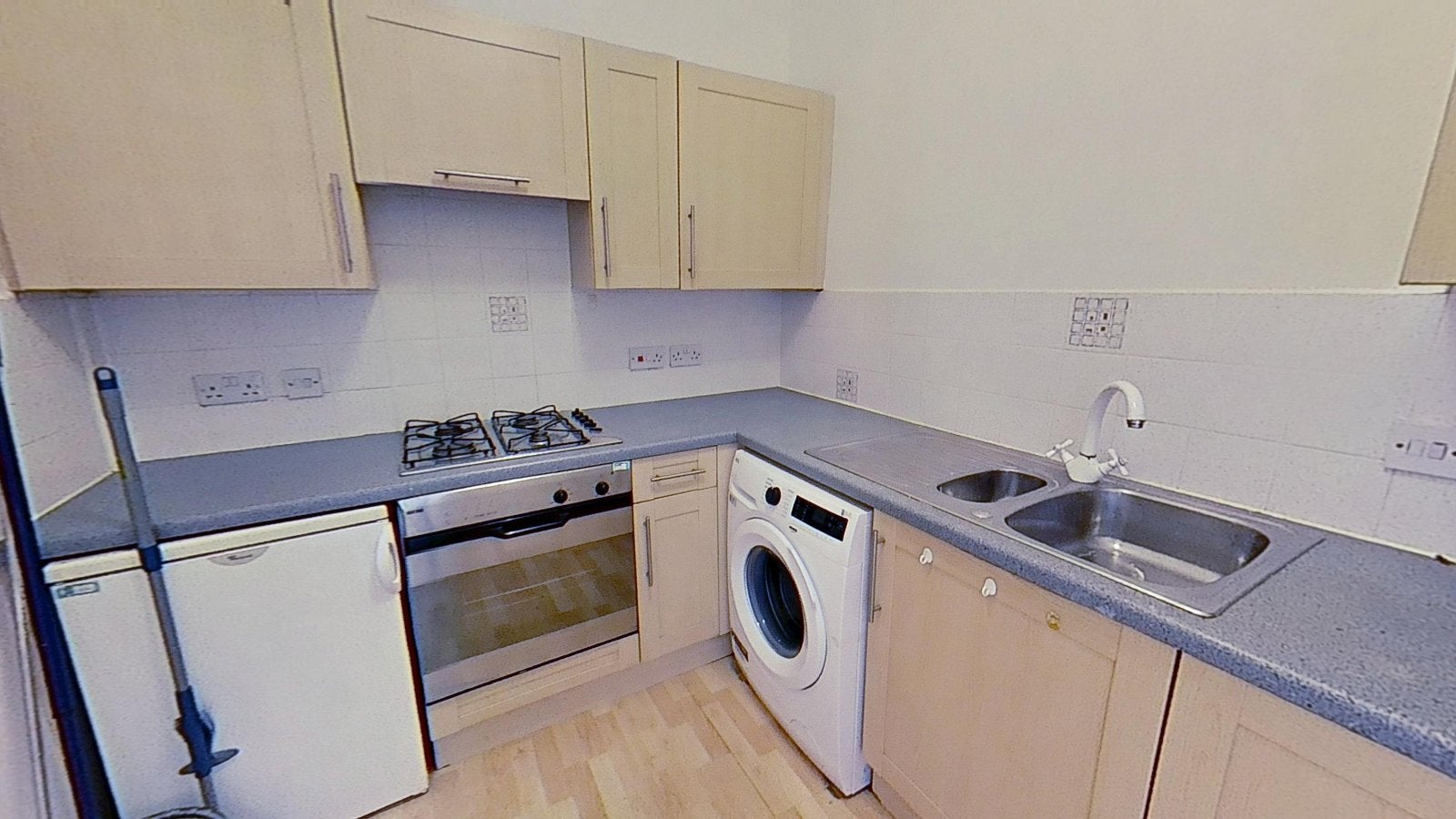 Flat Newhaven Road in City of Edinburgh