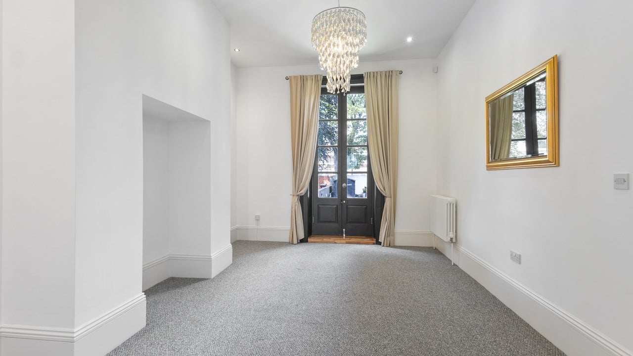 Flat Wentworth Terrace in Wakefield