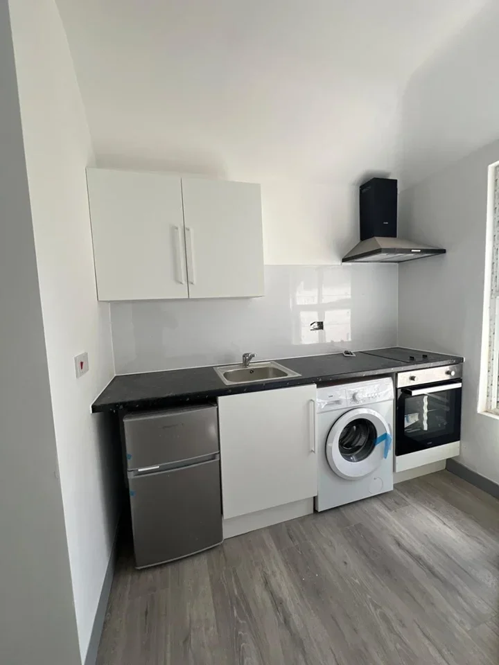 Flat Weald Lane in Greater London