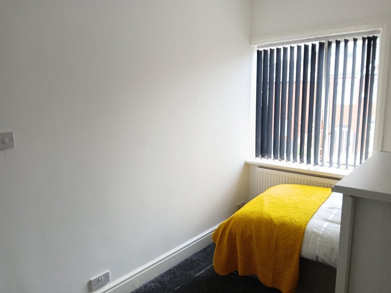 Room Kimberley Road in Leicester