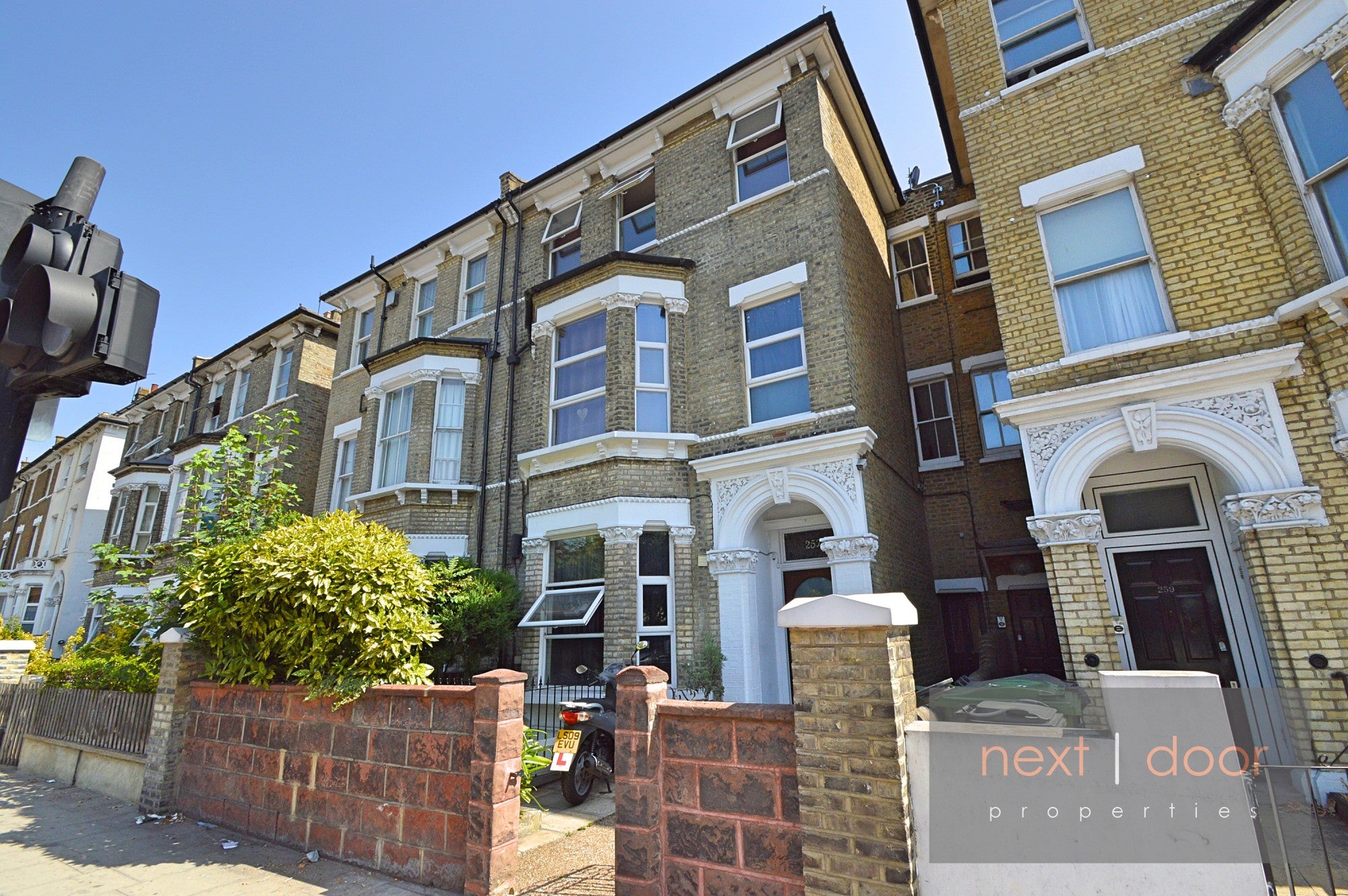 Flat South Lambeth Road in London