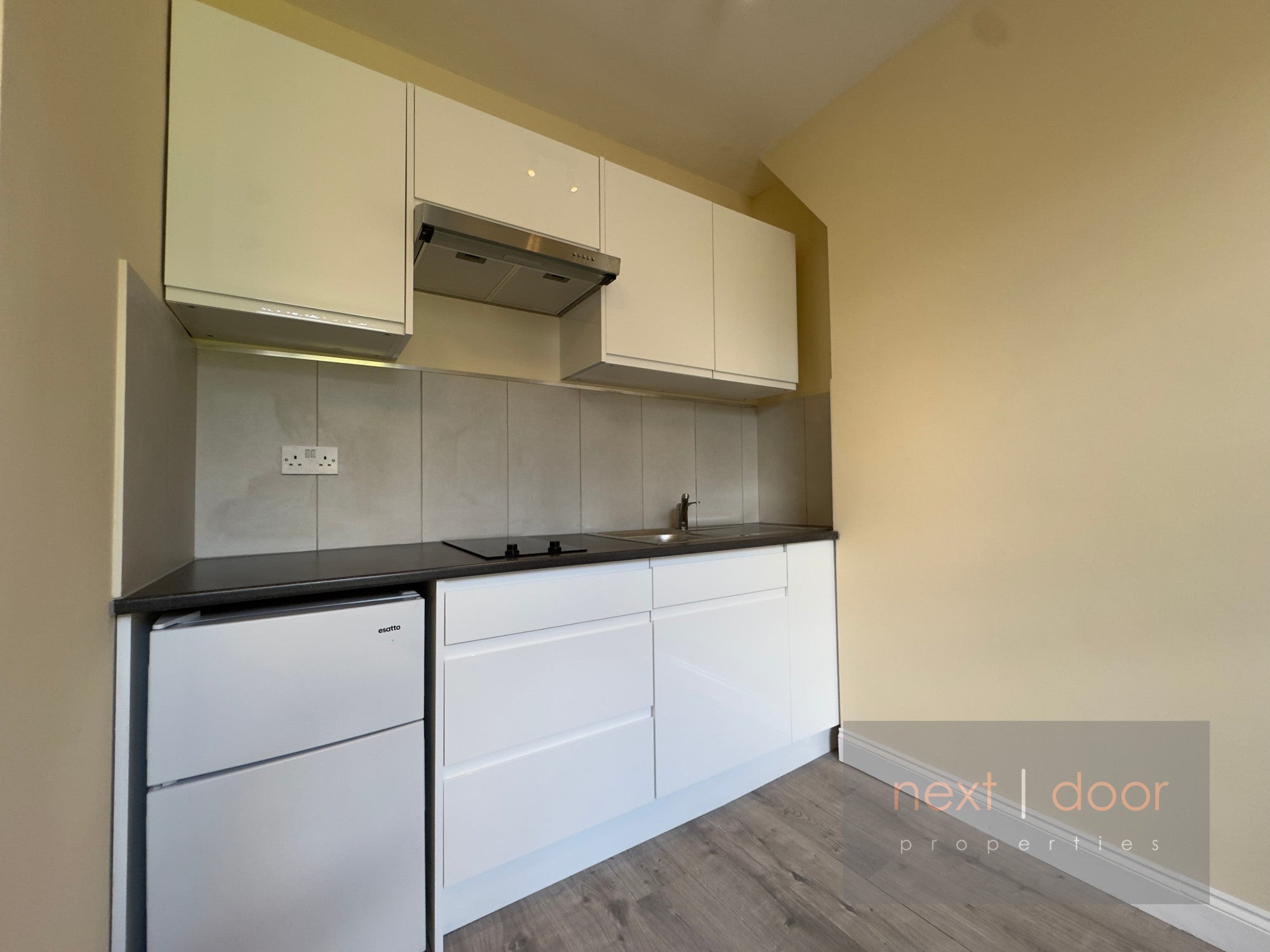 Flat South Lambeth Road in London
