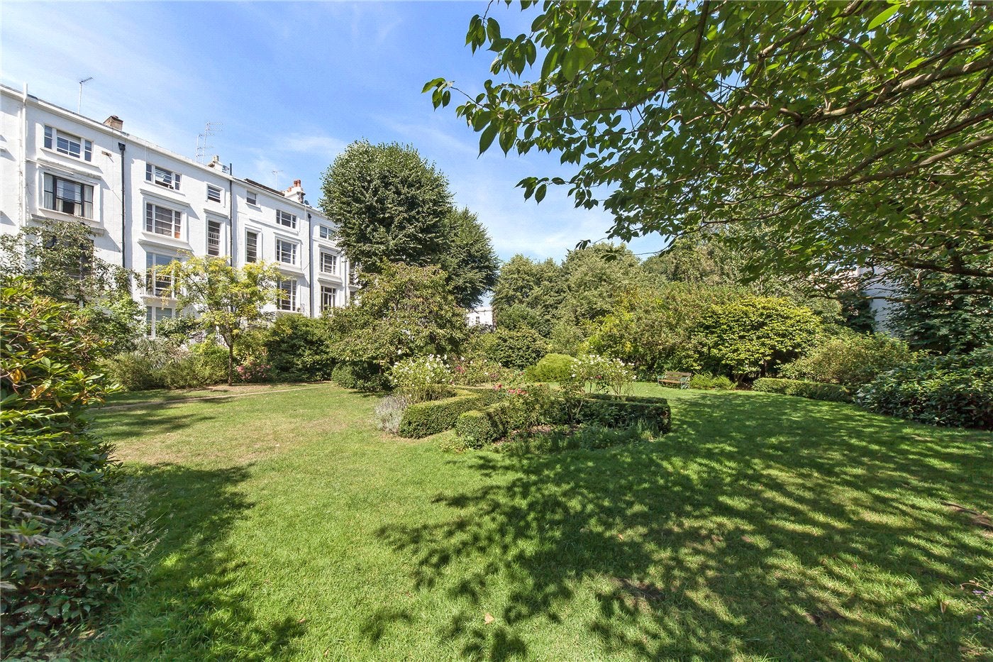 Flat Elgin Crescent in Greater London