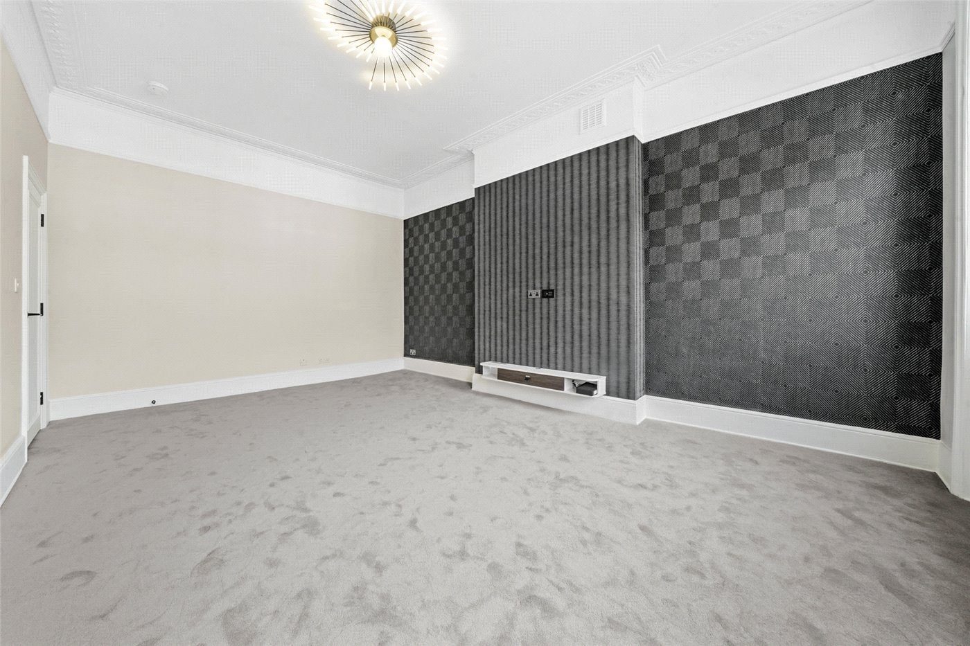 Flat Elgin Crescent in Greater London