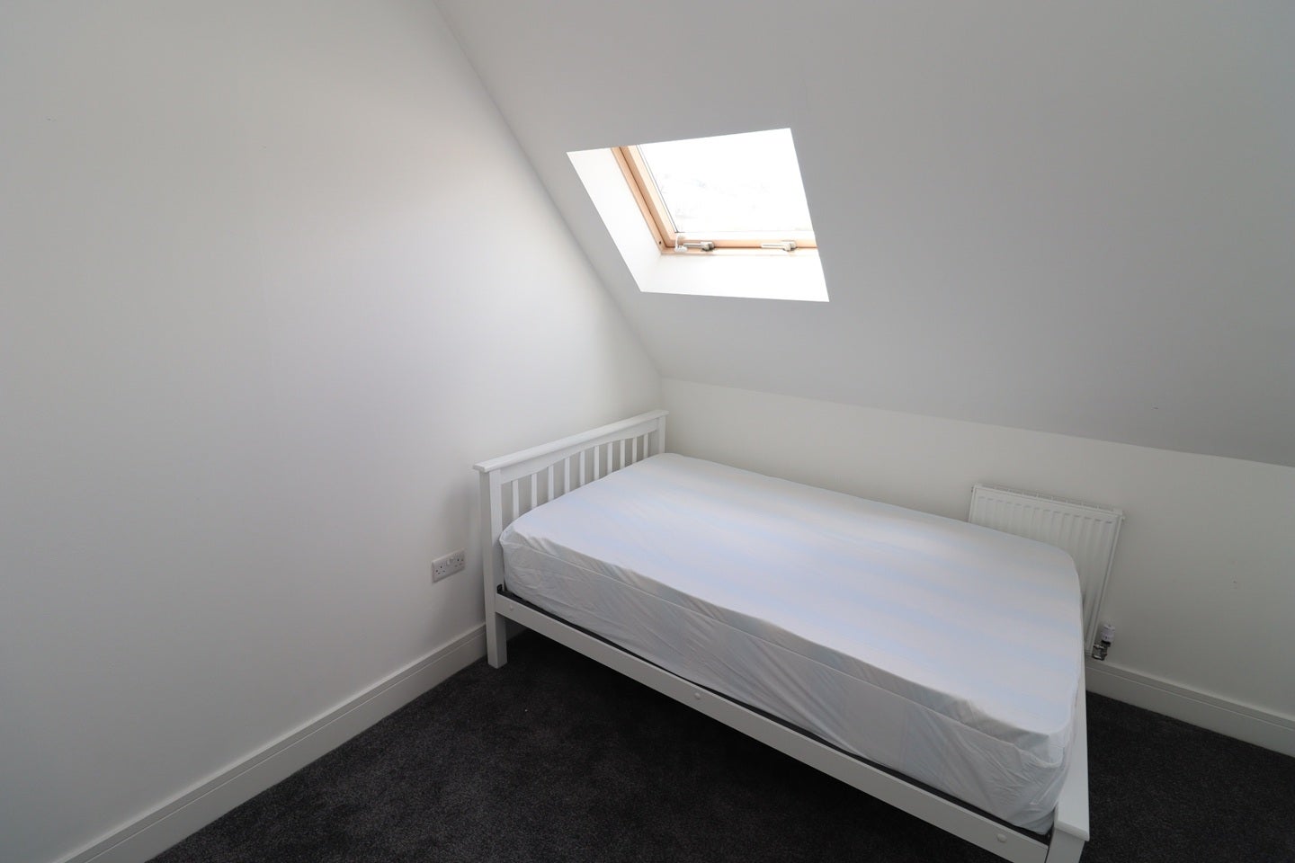Room Brook Hill Close in Greater London