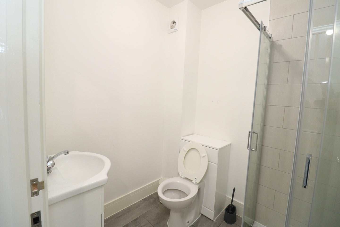 Room Brook Hill Close in Greater London