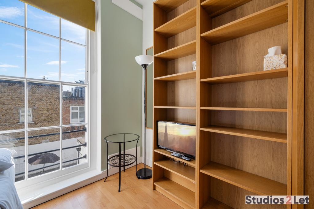 Room North Gower Street in Greater London