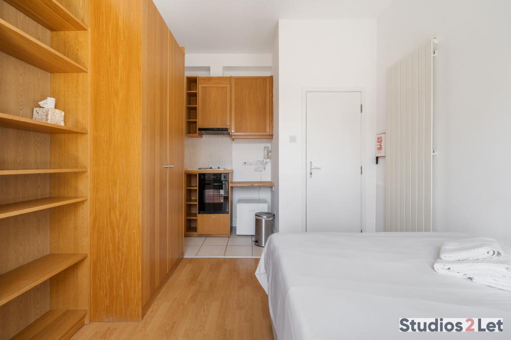 Room North Gower Street in Greater London